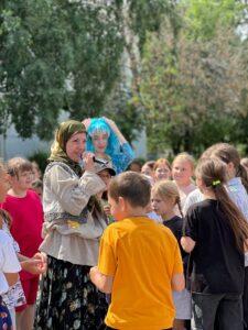 Девятый день в пришкольном лагере: Веселье, безопасность и сказочные гости! 🥳📚