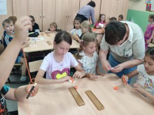 Восьмой день в пришкольном лагере: Куклы-обереги, искусство и история! 🎨📚