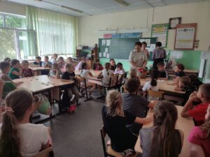 Восьмой день в пришкольном лагере: Куклы-обереги, искусство и история! 🎨📚