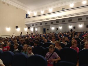  🇷🇺🎨 Шестой день в пришкольном лагере: с любовью к России! 🇷🇺🎨