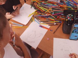  🎨📚 Четвертый день в пришкольном лагере: по дорогам сказок! 📚🎨