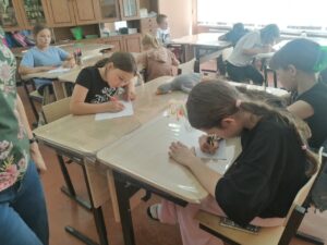  🎨📚 Четвертый день в пришкольном лагере: по дорогам сказок! 📚🎨