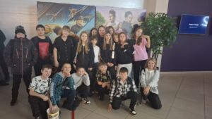 Проводился просмотр художественного фильма «Алиса в Стране чудес»